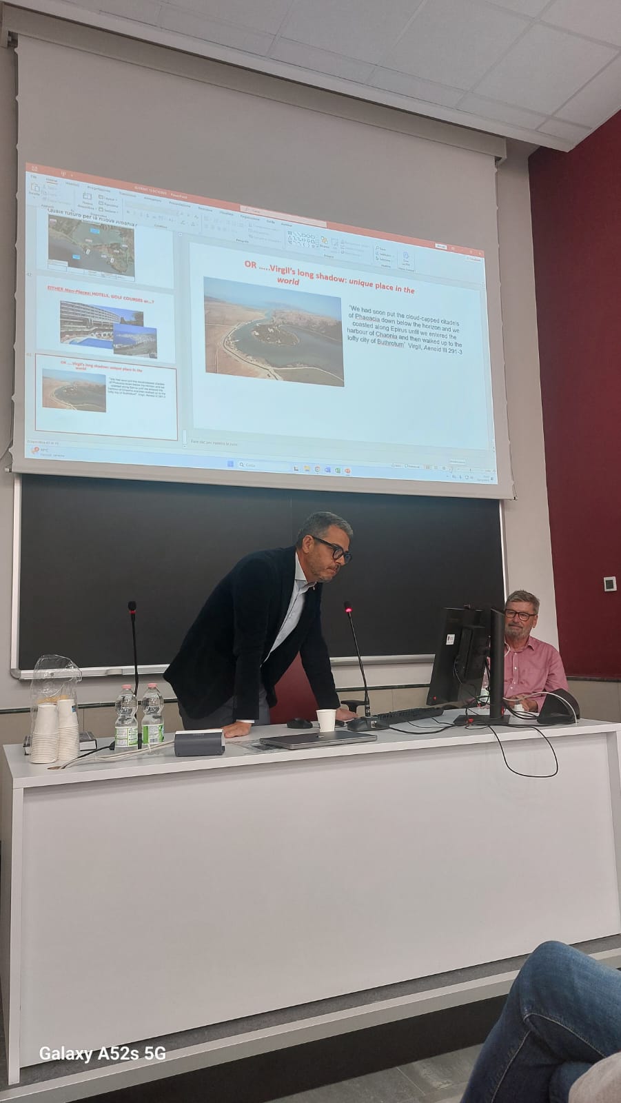 05 Julian Bogdani presenta la conferenza di Richard Hodges alla Sapienza